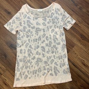 Peach leopard tee
